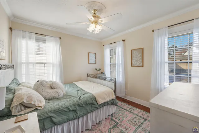 $525,000 | 1303 Southwest Pembroke Lane, Topeka, KS 66604