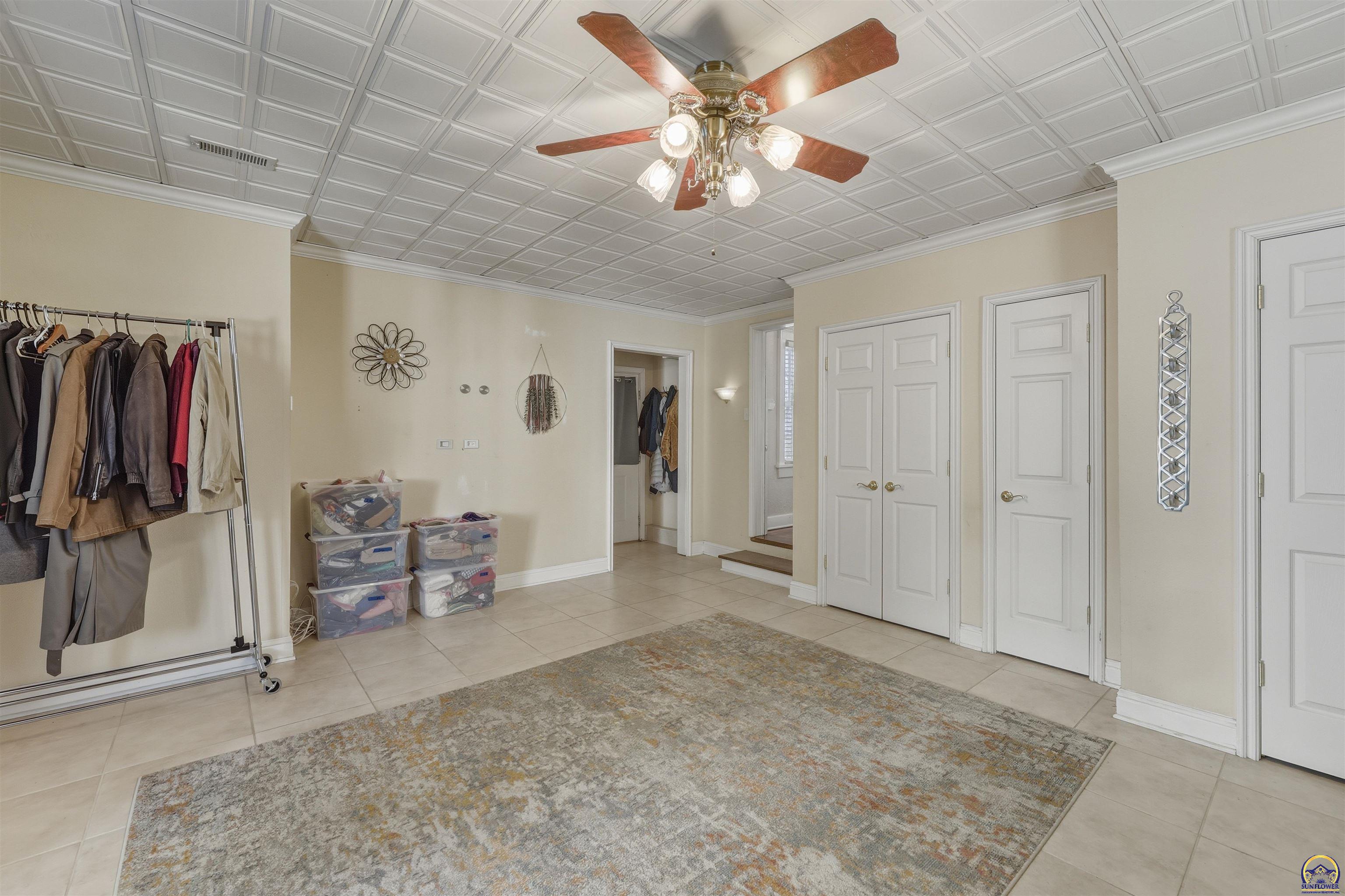 1303 Southwest Pembroke Lane Topeka, KS 66604 - Photo 36 of 53