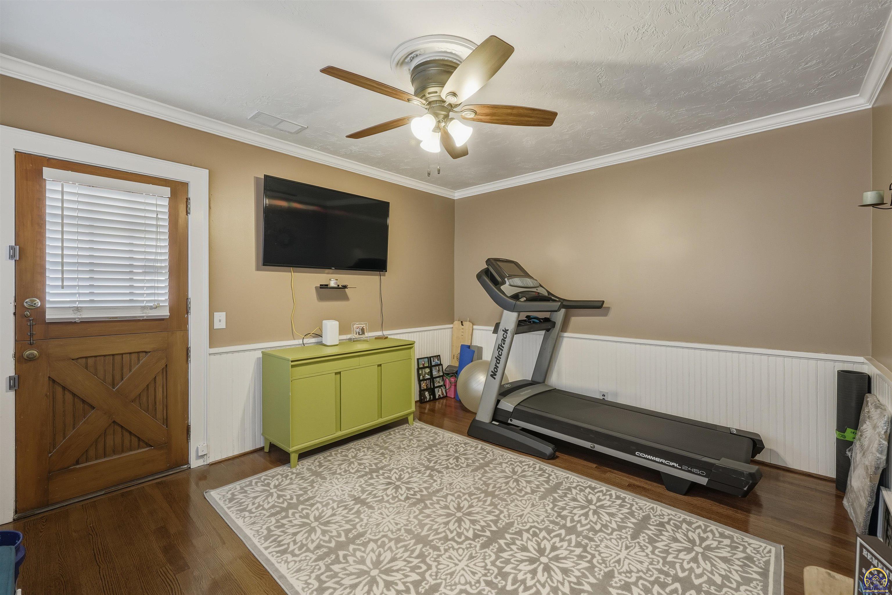 1303 Southwest Pembroke Lane Topeka, KS 66604 - Photo 37 of 53