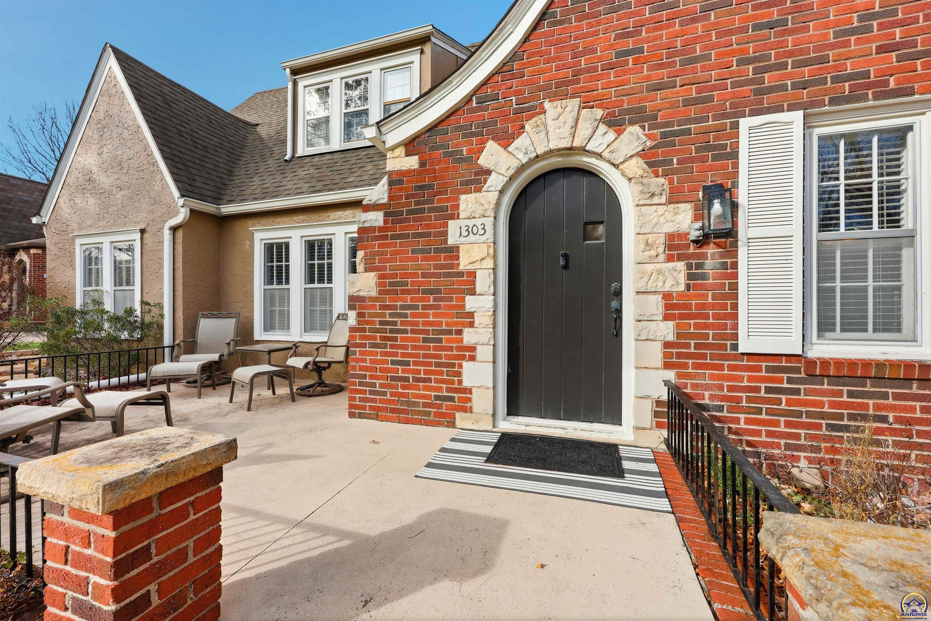 1303 Southwest Pembroke Lane Topeka, KS 66604 - Photo 40 of 53