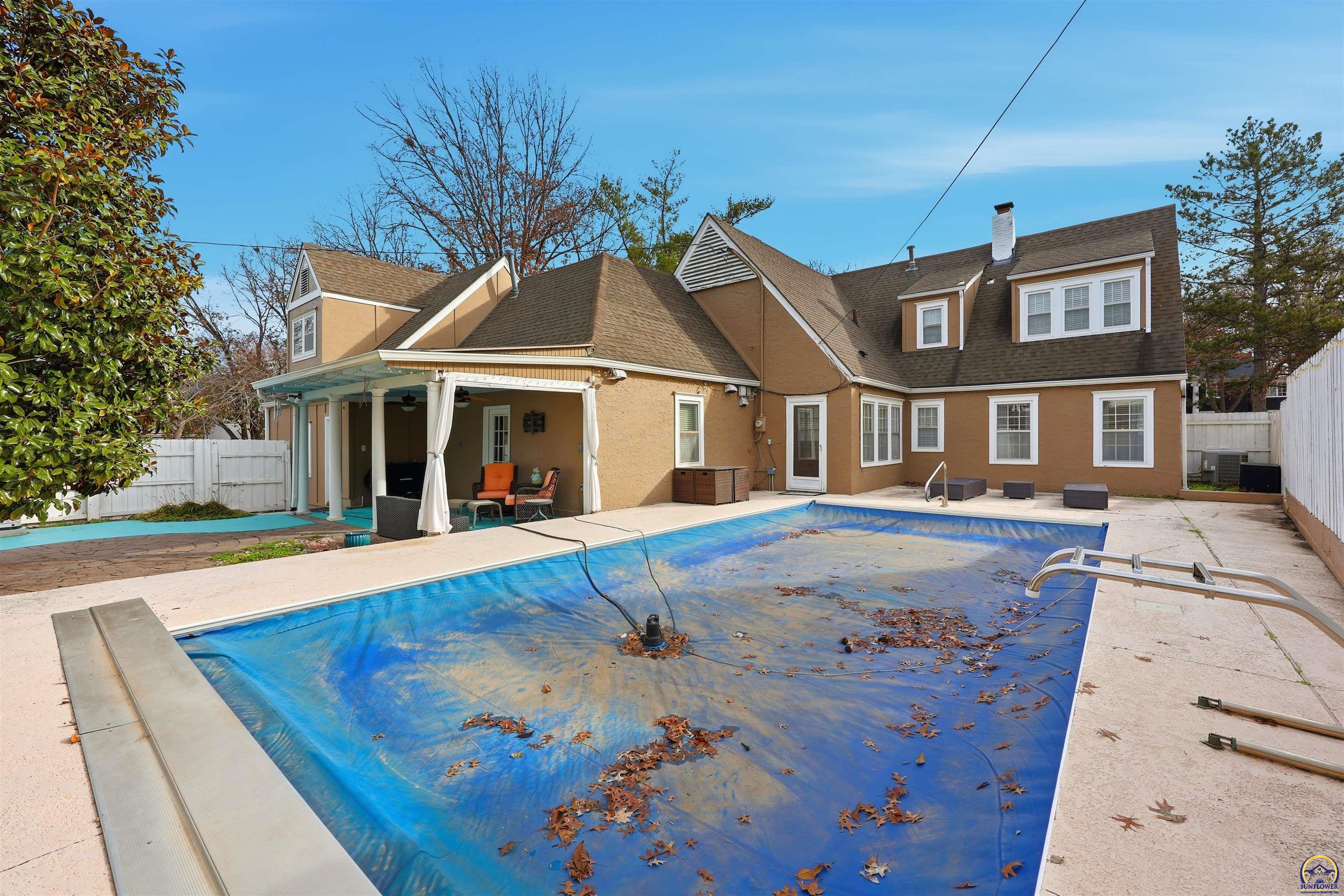 1303 Southwest Pembroke Lane Topeka, KS 66604 - Photo 43 of 53