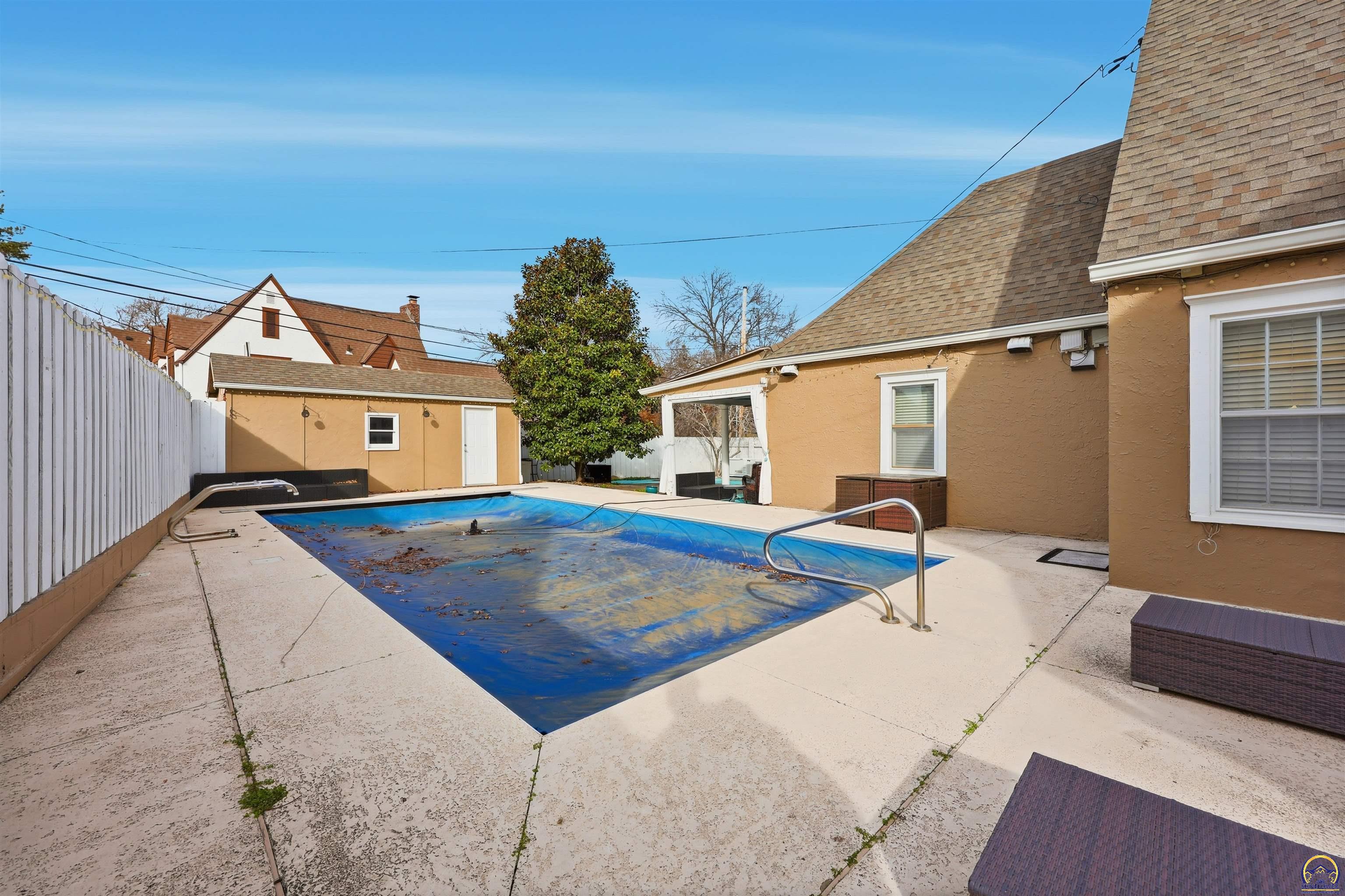 1303 Southwest Pembroke Lane Topeka, KS 66604 - Photo 44 of 56