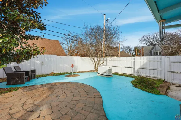 $515,000 | 1303 Southwest Pembroke Lane, Topeka, KS 66604