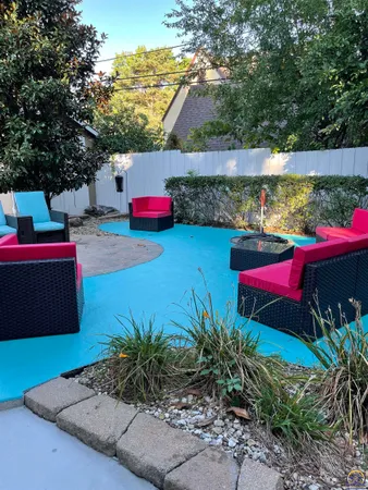 $515,000 | 1303 Southwest Pembroke Lane, Topeka, KS 66604