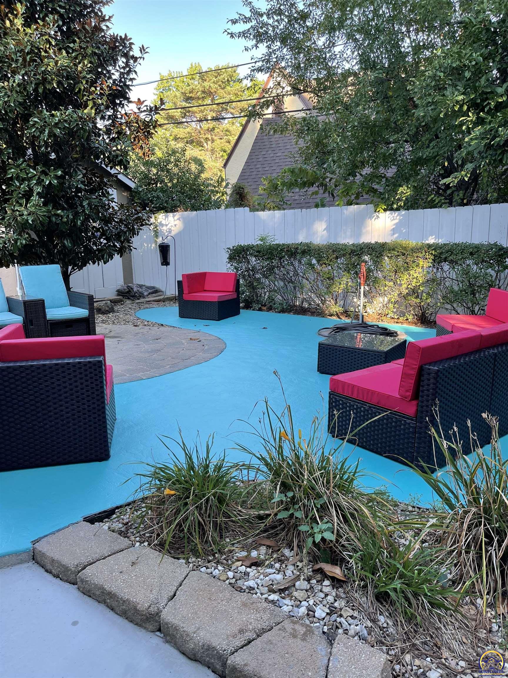 1303 Southwest Pembroke Lane Topeka, KS 66604 - Photo 46 of 53