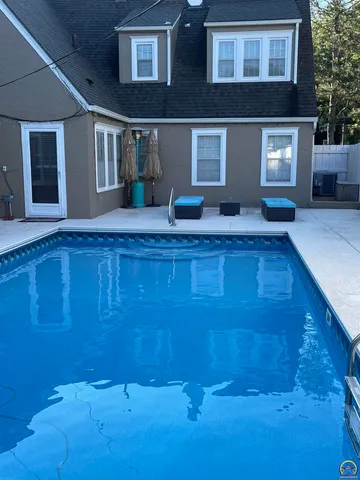 $525,000 | 1303 Southwest Pembroke Lane, Topeka, KS 66604