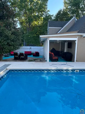 $515,000 | 1303 Southwest Pembroke Lane, Topeka, KS 66604