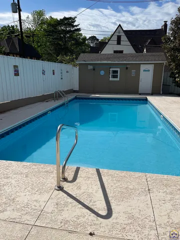 $525,000 | 1303 Southwest Pembroke Lane, Topeka, KS 66604