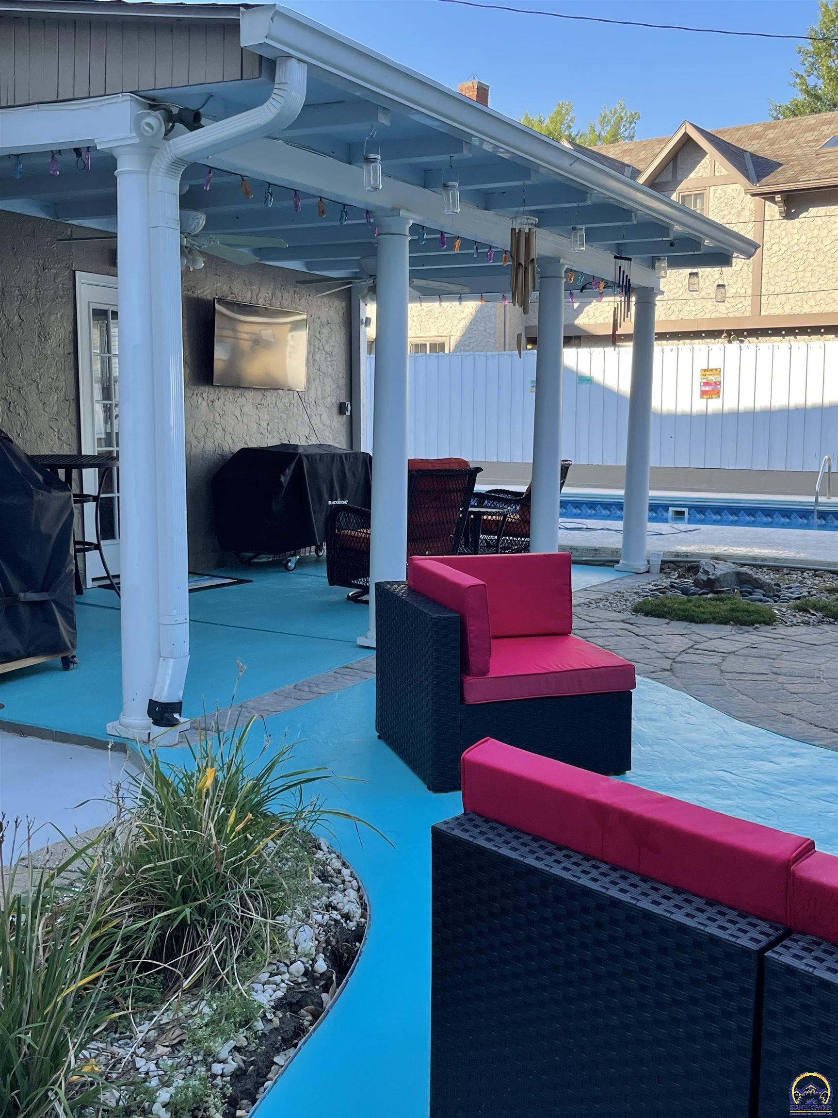 1303 Southwest Pembroke Lane Topeka, KS 66604 - Photo 50 of 53