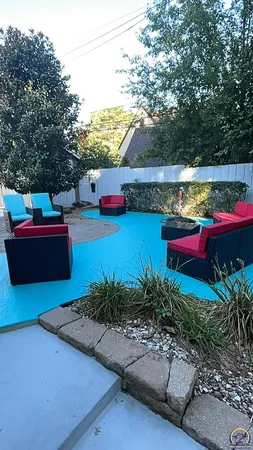 $515,000 | 1303 Southwest Pembroke Lane, Topeka, KS 66604