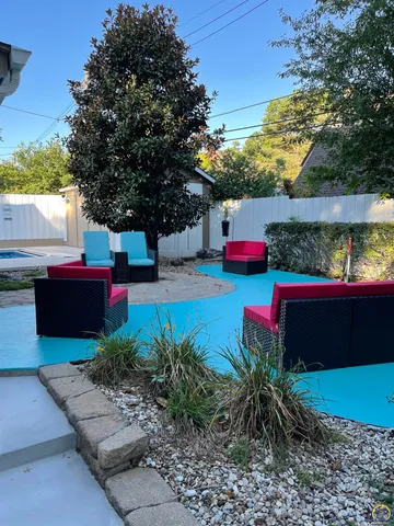 $525,000 | 1303 Southwest Pembroke Lane, Topeka, KS 66604