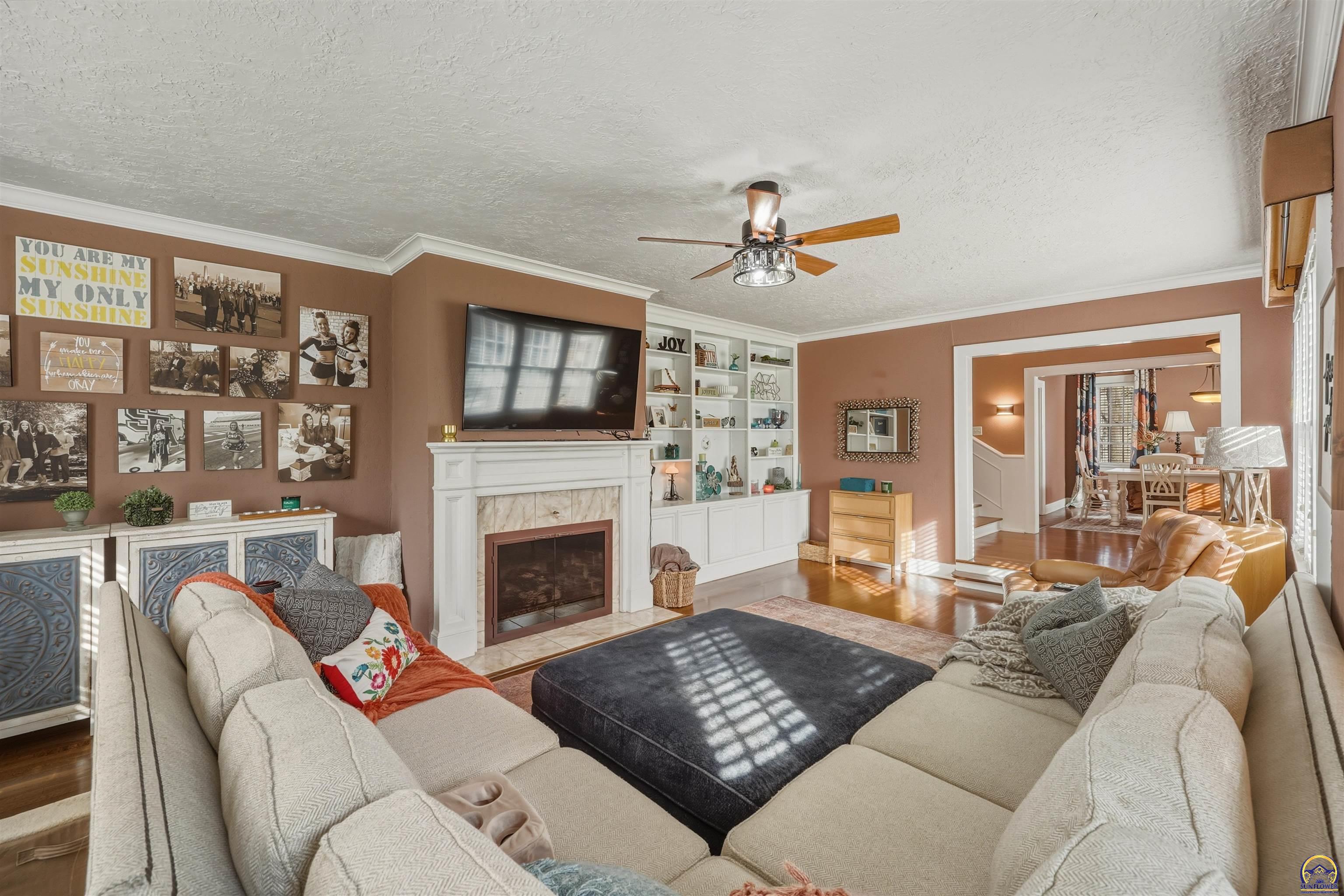 1303 Southwest Pembroke Lane Topeka, KS 66604 - Photo 6 of 53