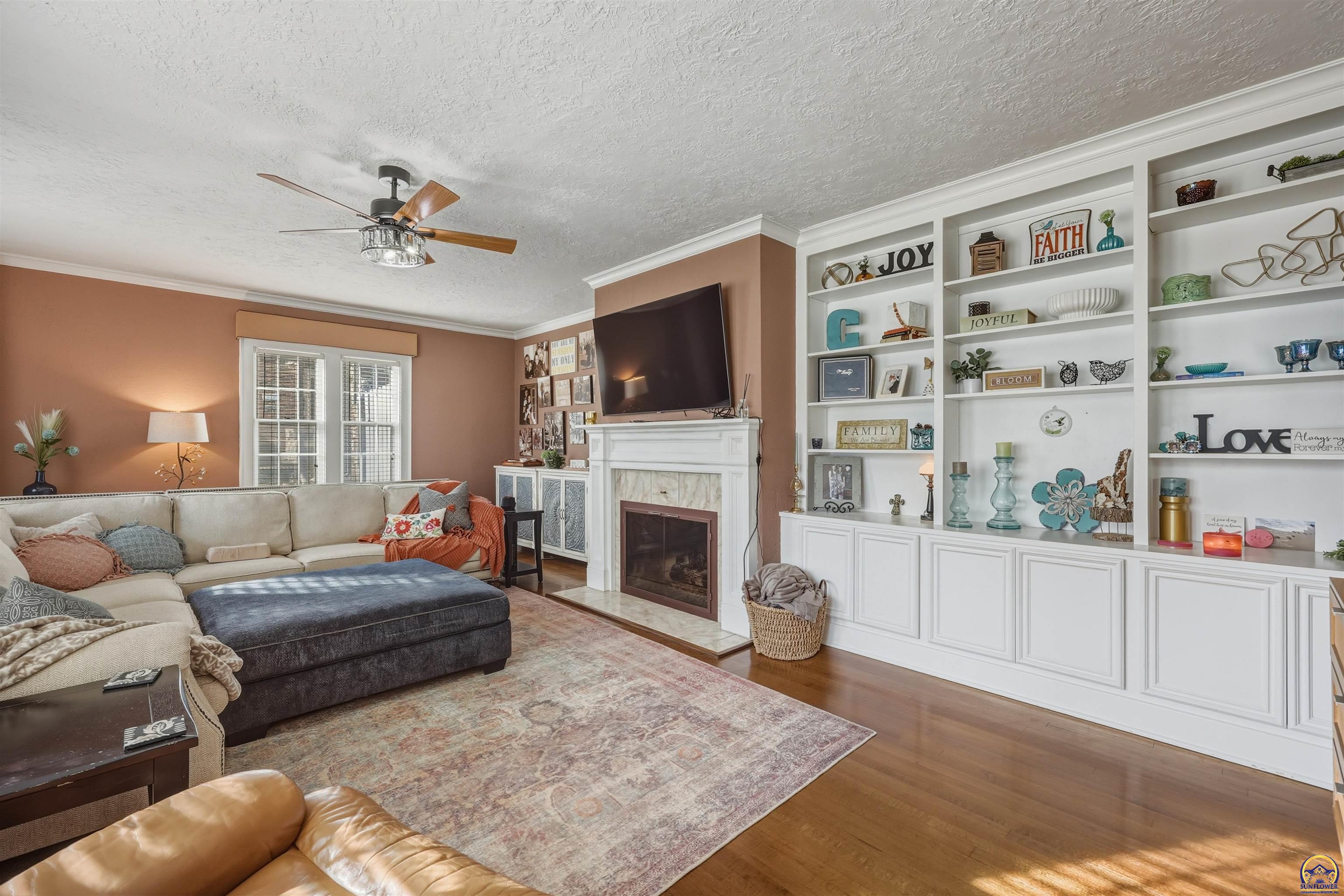 1303 Southwest Pembroke Lane Topeka, KS 66604 - Photo 7 of 53