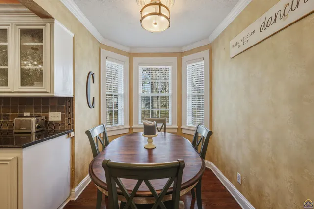 $525,000 | 1303 Southwest Pembroke Lane, Topeka, KS 66604