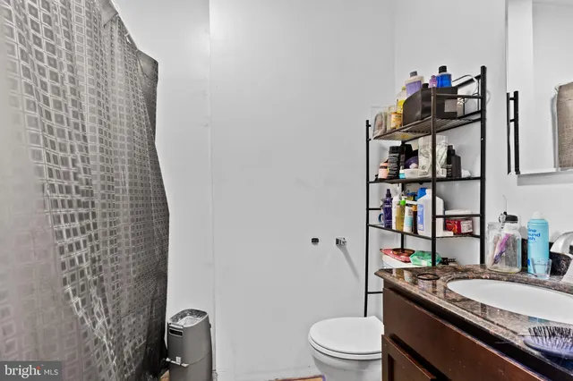 a view of a livingroom with furniture