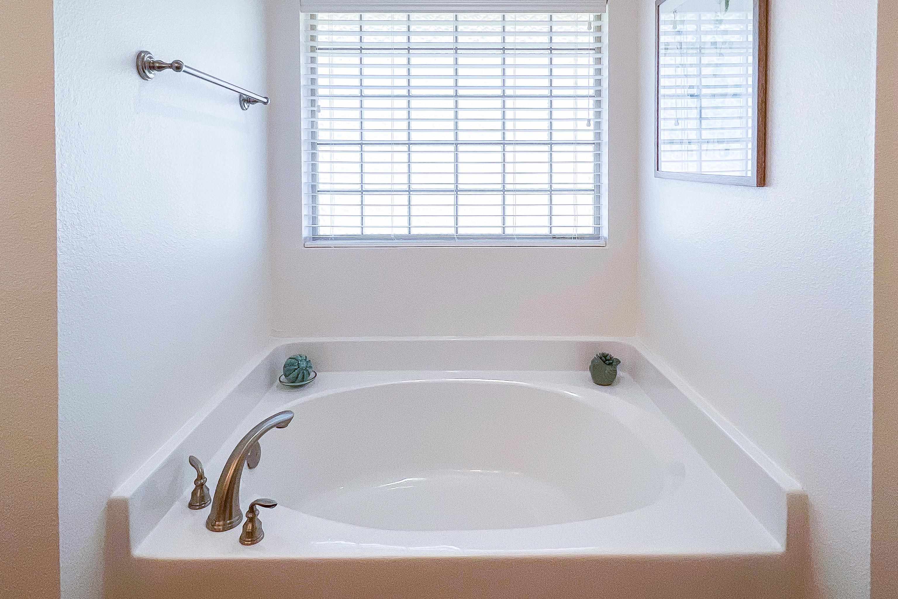 18926 Isleworth Way Foley, AL 36535 - Photo 18 of 33 Primary Bathroom