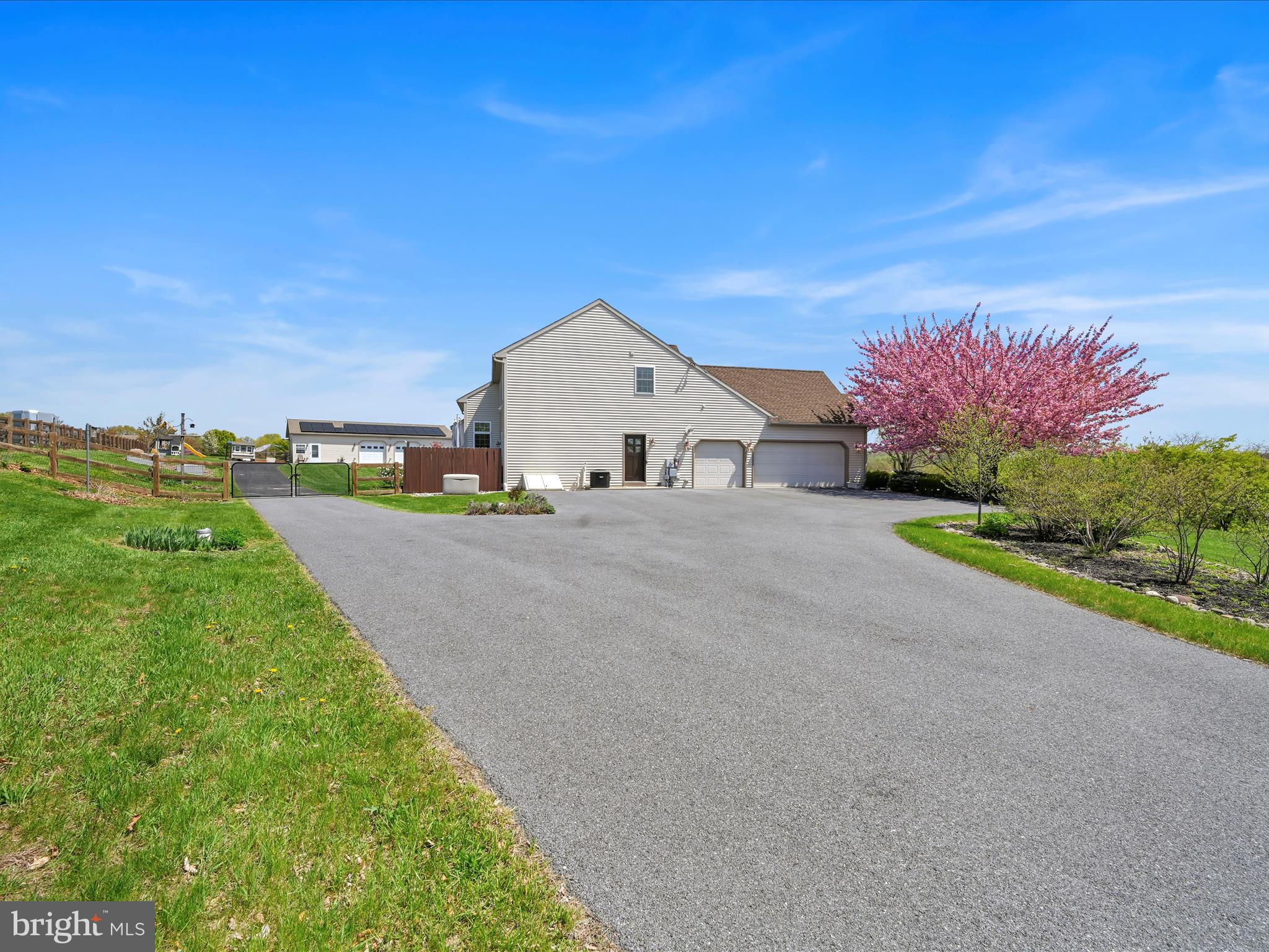 129 Robby Drive Leesport, PA 19533 - Photo 39 of 54 Driveway