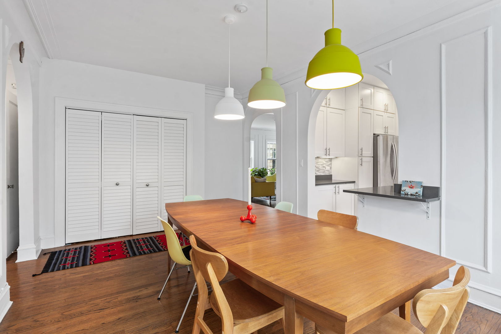 548 Sheridan Road, Unit 2N Evanston, IL 60202 - Photo 7 of 18 a view of a dining room with furniture and wooden floor