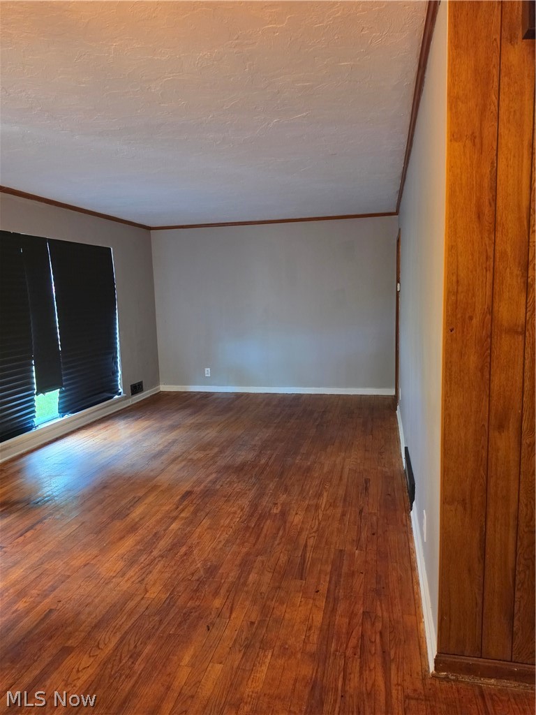 1925 Ridgehill Road Cleveland, OH 44121 - Photo 9 of 30