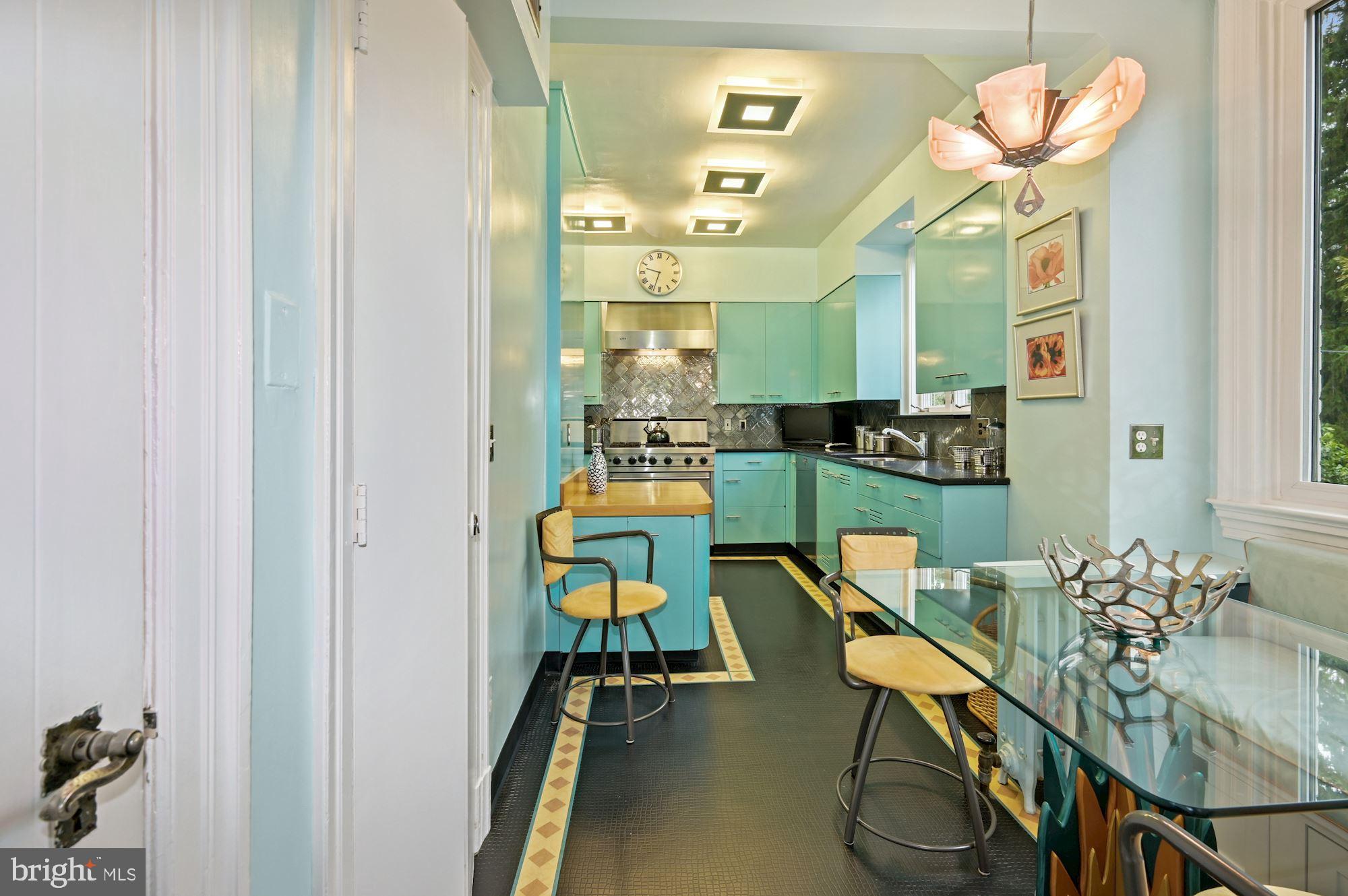 3215 Klingle Road Northwest Washington, DC 20008 - Photo 11 of 35 Table Space