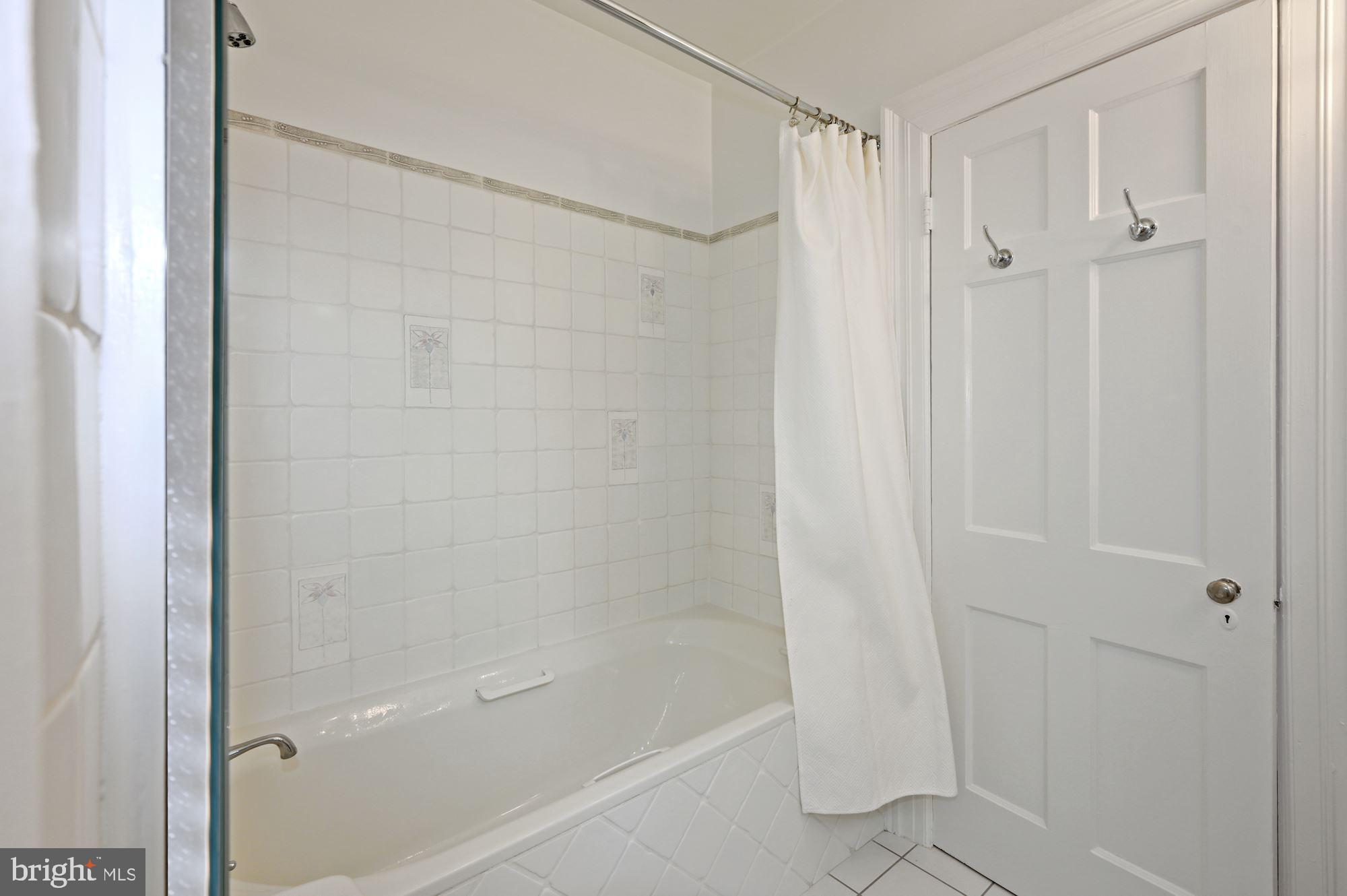 3215 Klingle Road Northwest Washington, DC 20008 - Photo 21 of 35 Full Bathroom