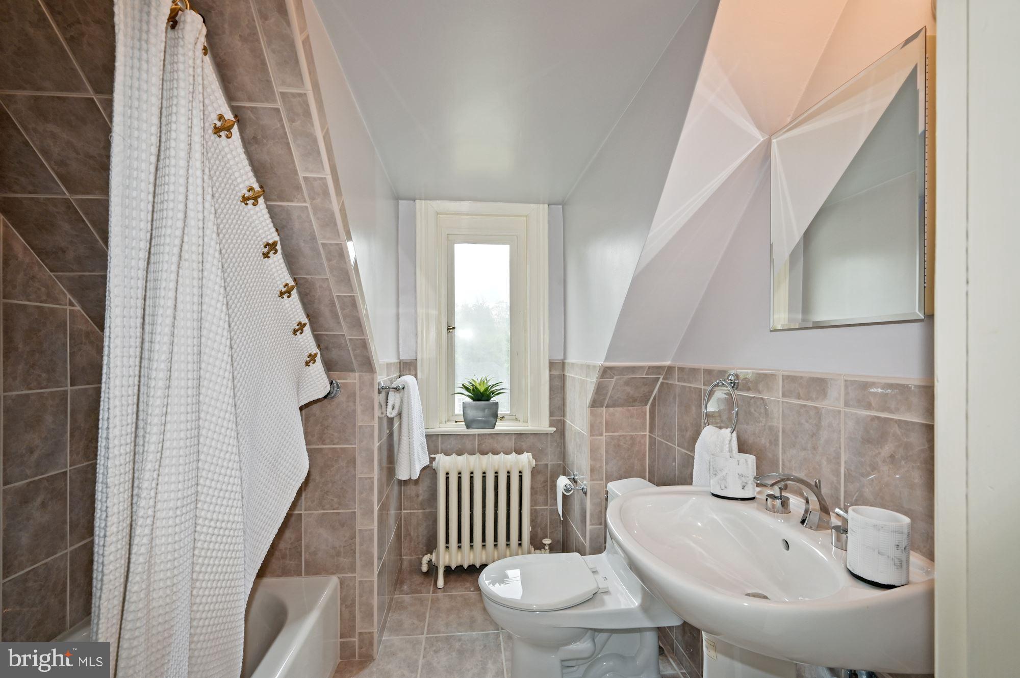 3215 Klingle Road Northwest Washington, DC 20008 - Photo 26 of 35 Full Bathroom