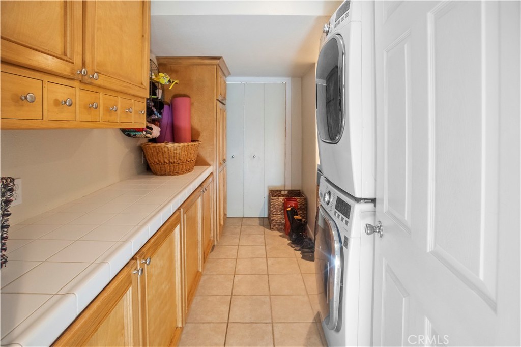2858 Forist Lane Merced, CA 95340 - Photo 29 of 57 a utility room with dryer and washer