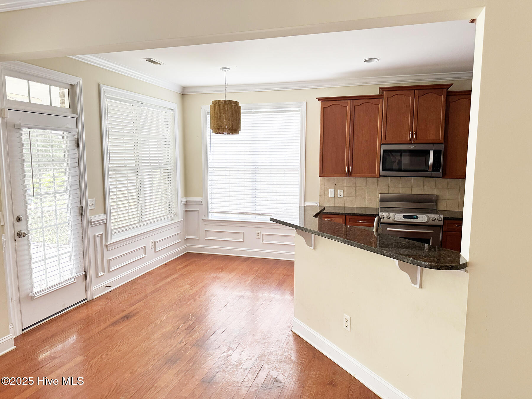 4820 Whitner Drive Wilmington, NC 28409 - Photo 3 of 12 4820whitnerdrive3_lg