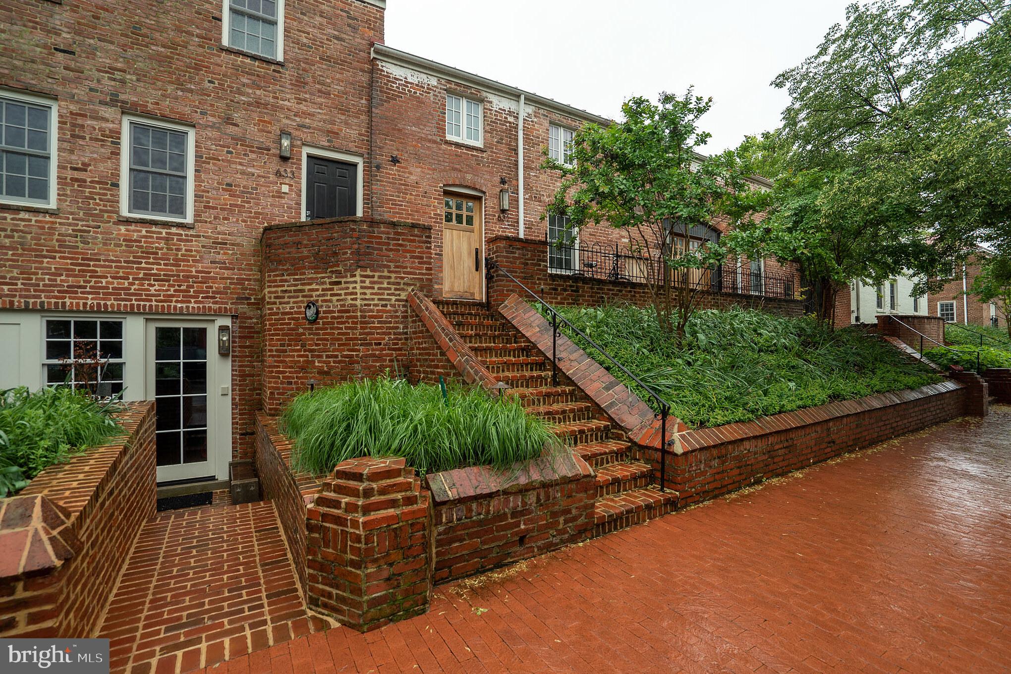 631 D Street Southeast Washington, DC 20003 - Photo 1 of 30