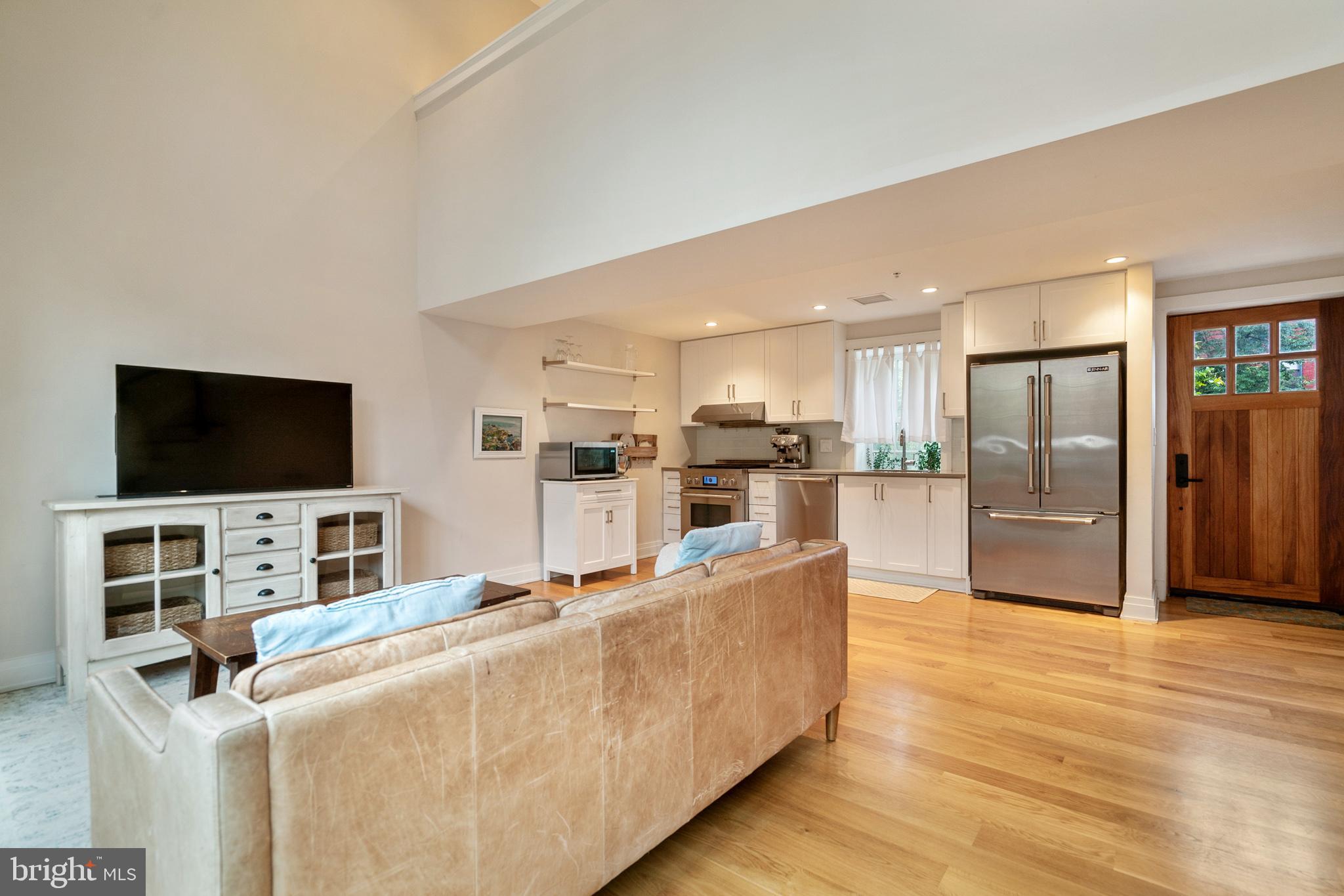 631 D Street Southeast Washington, DC 20003 - Photo 5 of 30