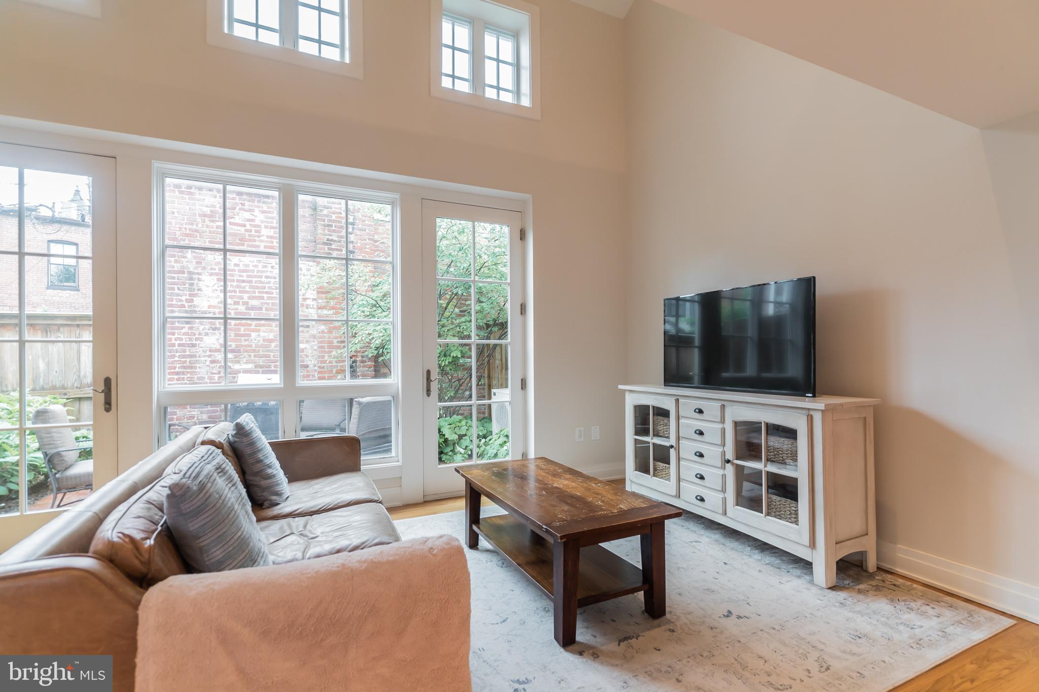 631 D Street Southeast Washington, DC 20003 - Photo 6 of 30