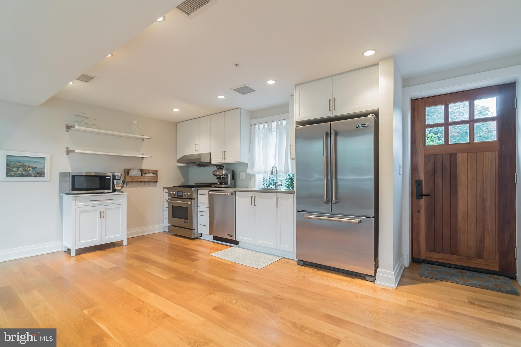 631 D Street Southeast Washington, DC 20003 - Photo 9 of 30