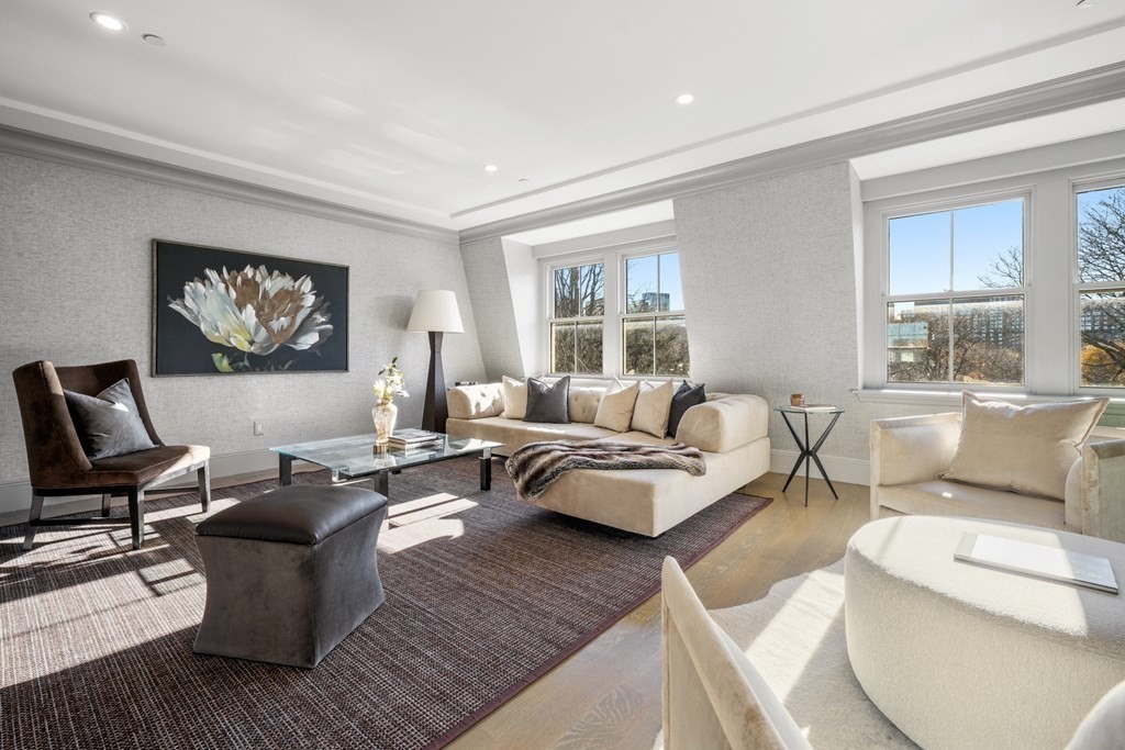 75 Beacon Street, Unit 2 Boston, MA 02108 - Photo 4 of 37 a living room with furniture a rug and a window
