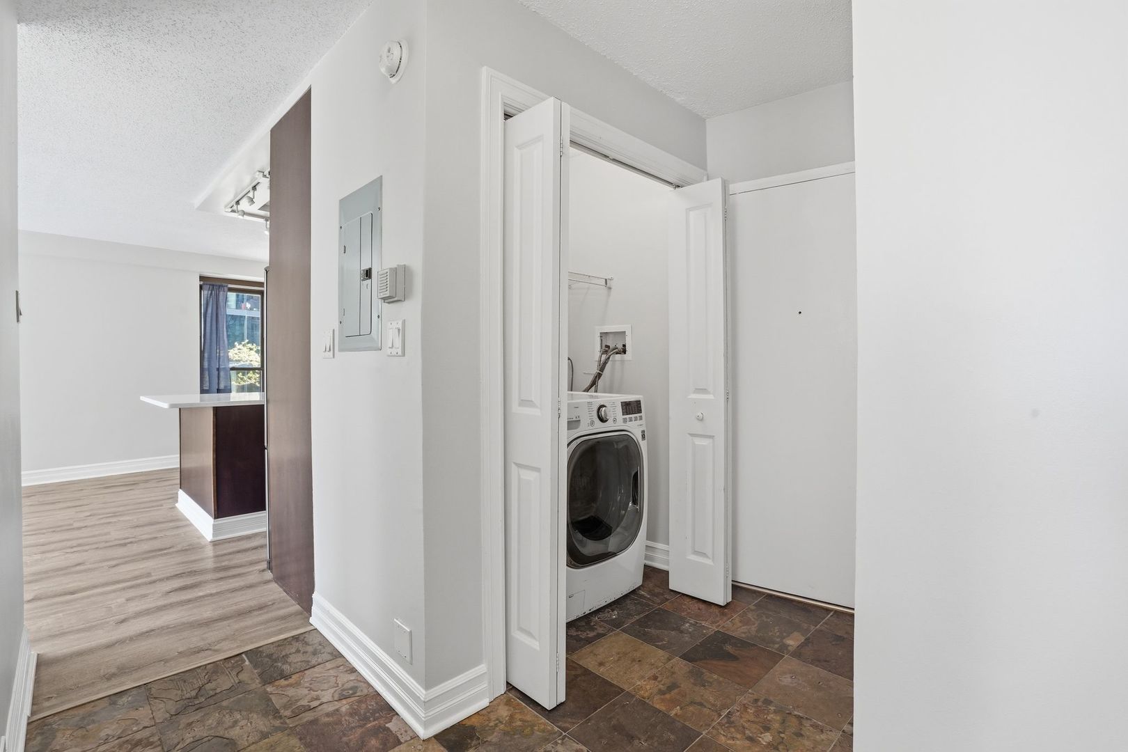 2930 North Sheridan Road, Unit 306 Chicago, IL 60657 - Photo 9 of 31