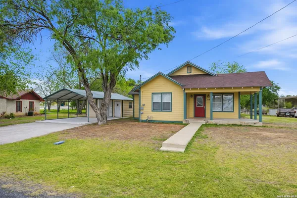 $285,000 | 604 Schneider Street, Poth, TX 78147