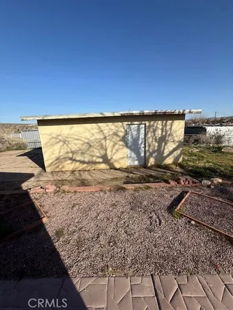 a view of a large yard