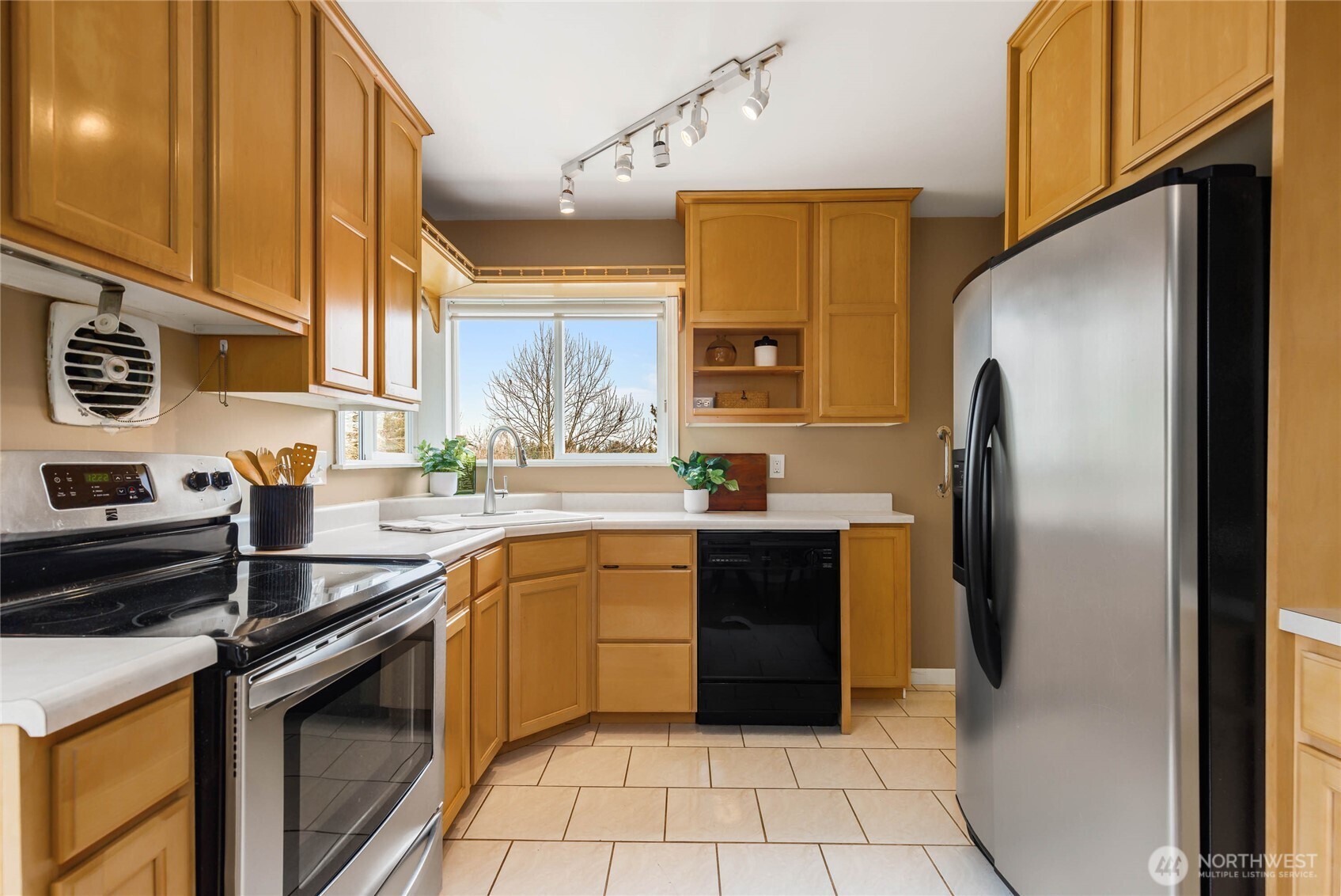 1712 Northeast 86th Street Seattle, WA 98115 - Photo 11 of 39