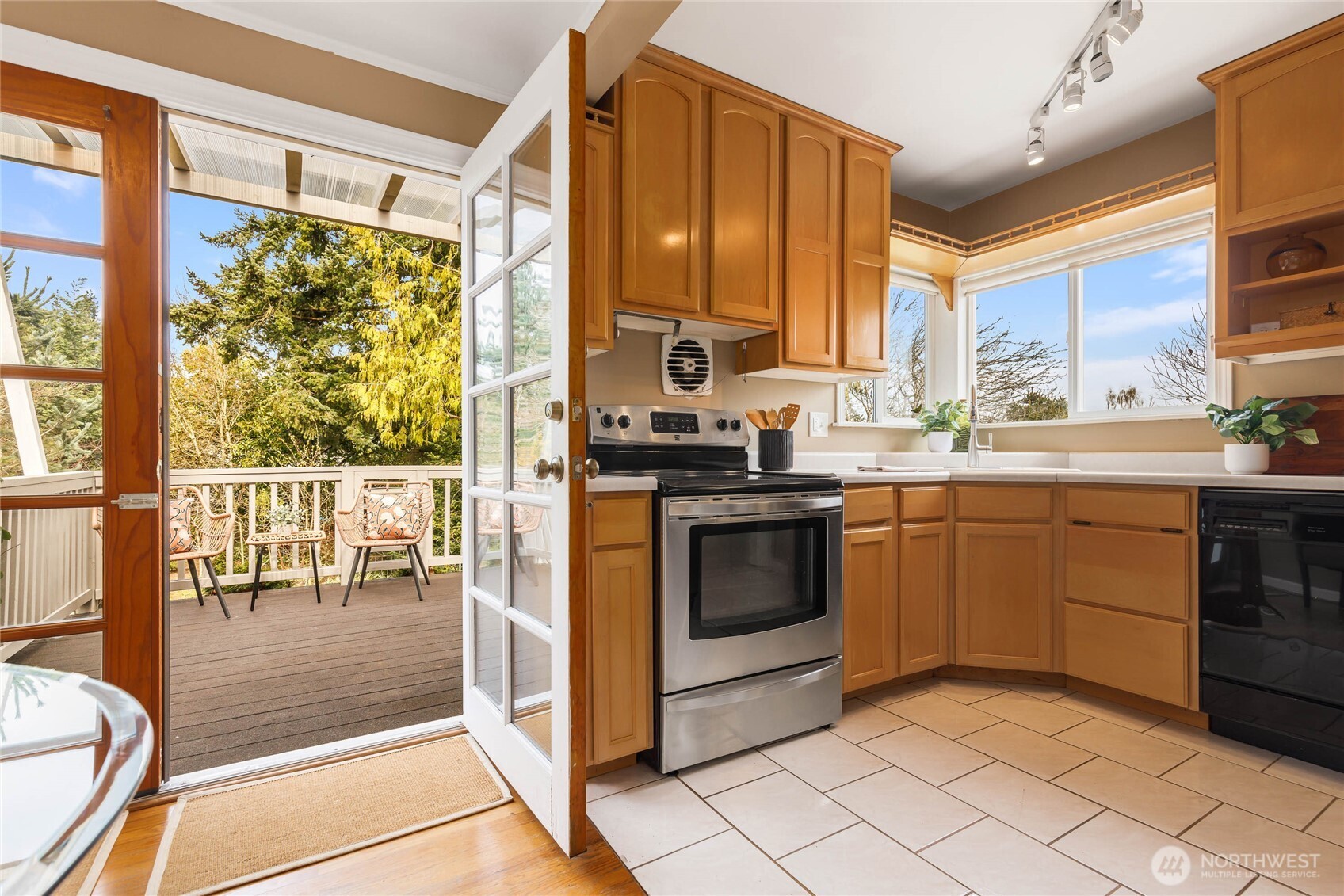 1712 Northeast 86th Street Seattle, WA 98115 - Photo 14 of 39