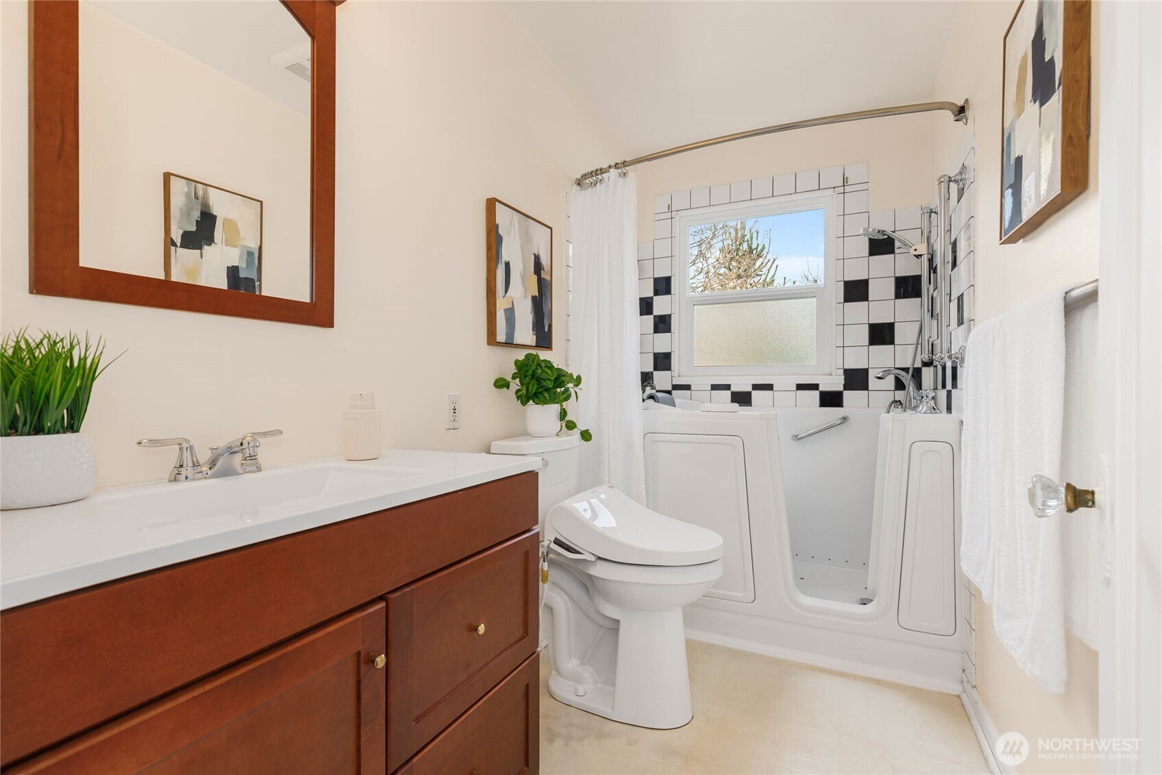 1712 Northeast 86th Street Seattle, WA 98115 - Photo 25 of 39
