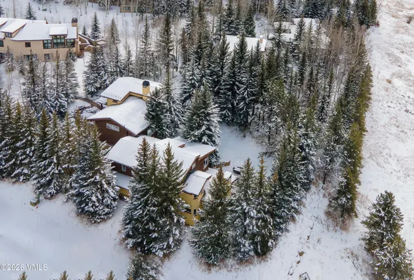 a view of residential houses with outdoor space