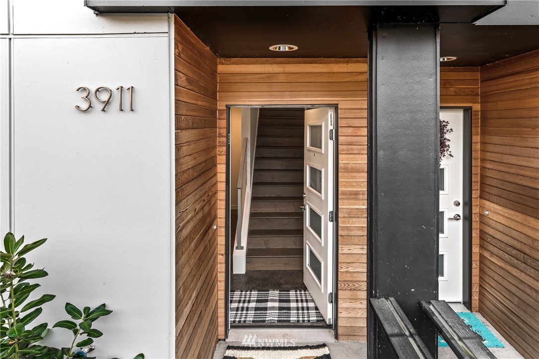 3911 Southwest Hudson Street Seattle, WA 98136 - Photo 3 of 24 Gallery Image 3