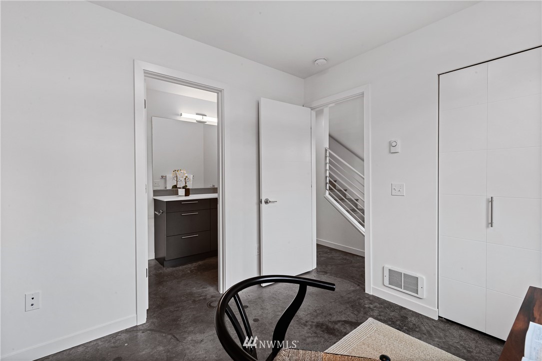 3911 Southwest Hudson Street Seattle, WA 98136 - Photo 6 of 24 Gallery Image 6