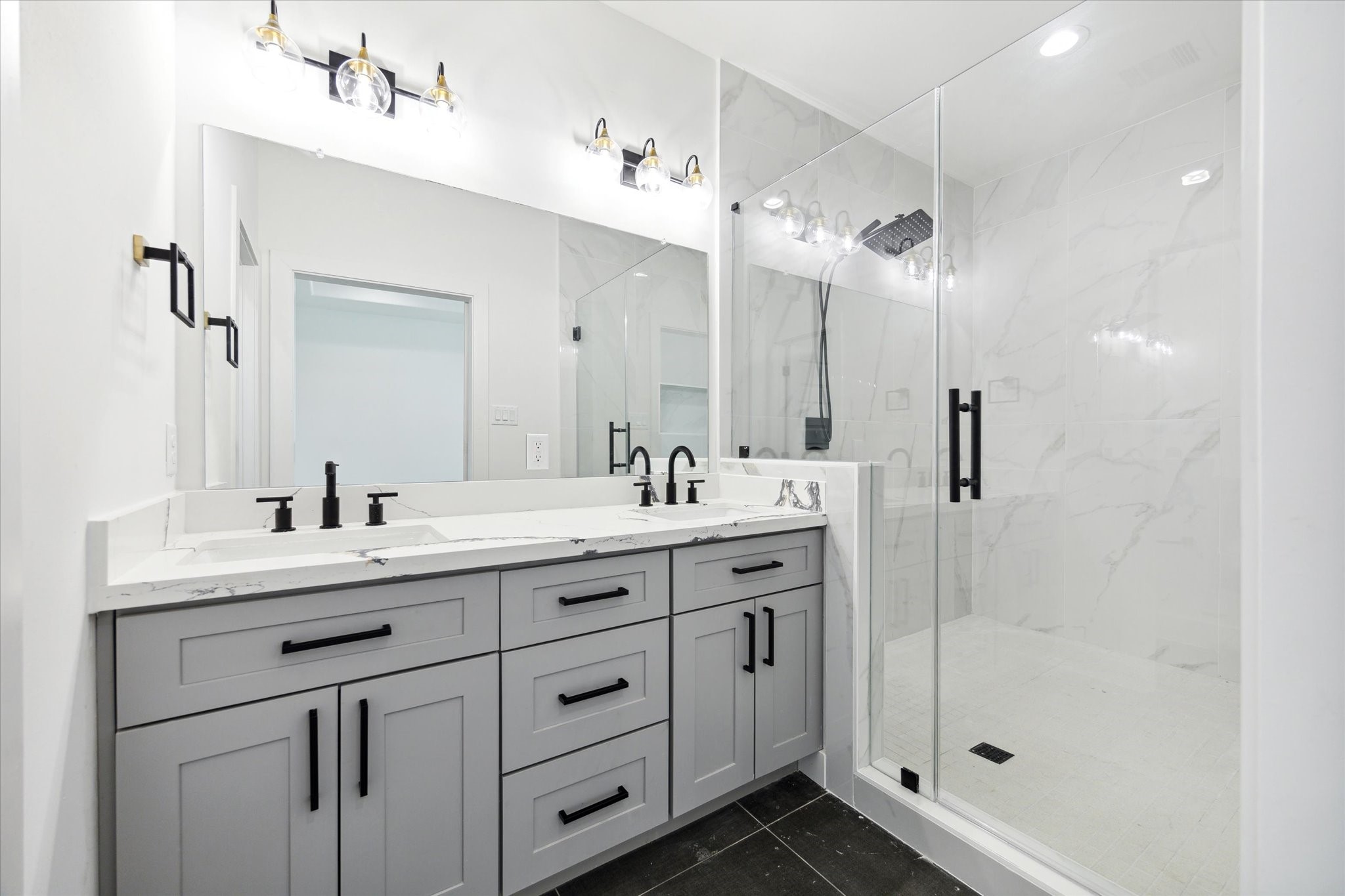 8012 Brandon Street Houston, TX 77051 - Photo 19 of 29 Primary Bathroom
