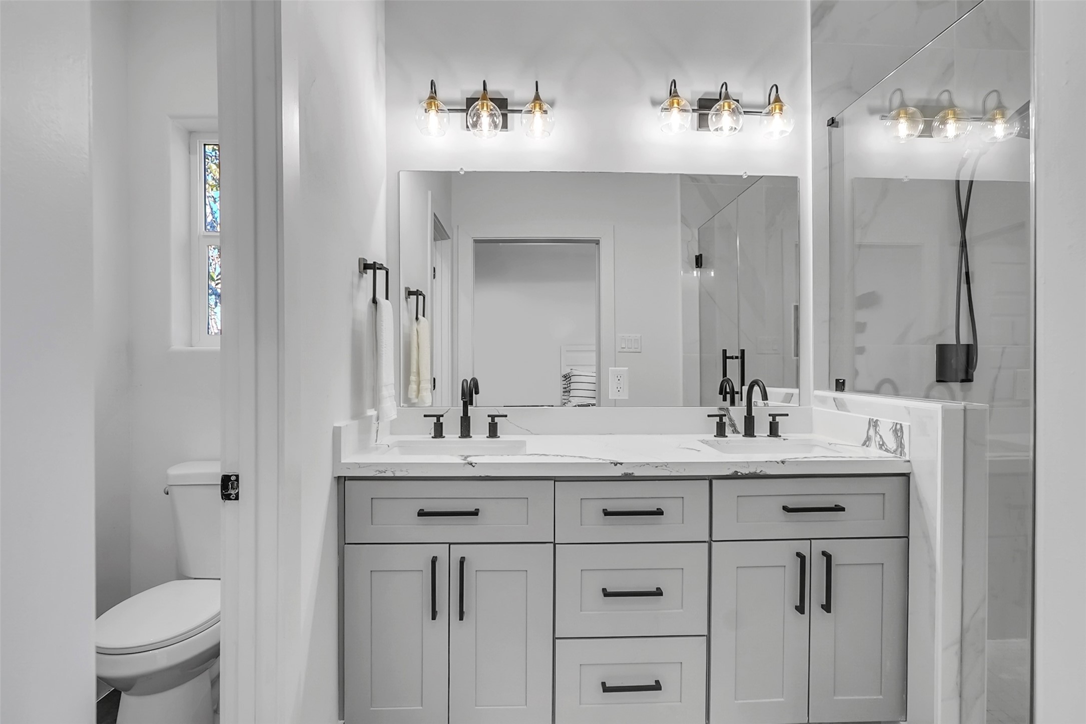 8012 Brandon Street Houston, TX 77051 - Photo 20 of 29 Common Bathroom