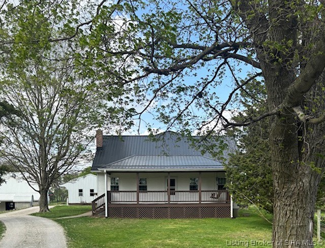 Welcome to the STUNNING 1971 N Nagle Road Farm!