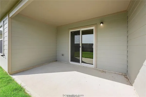a view of an empty room with window