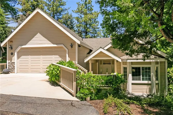 $969,500 | 27376 Pinewood Drive, Lake Arrowhead, CA 92352