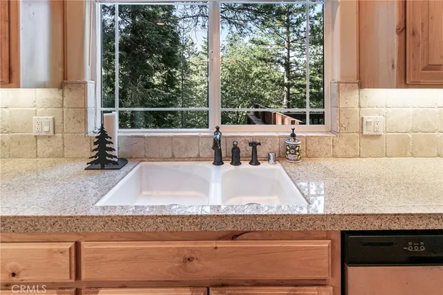 $979,500 | 27376 Pinewood Drive, Lake Arrowhead, CA 92352