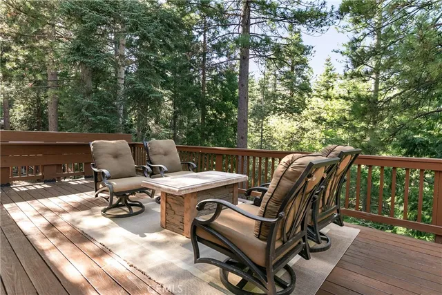 $979,500 | 27376 Pinewood Drive, Lake Arrowhead, CA 92352