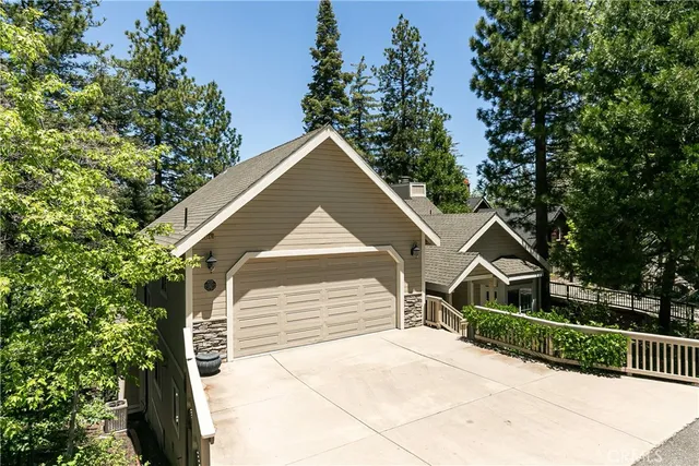 $979,500 | 27376 Pinewood Drive, Lake Arrowhead, CA 92352